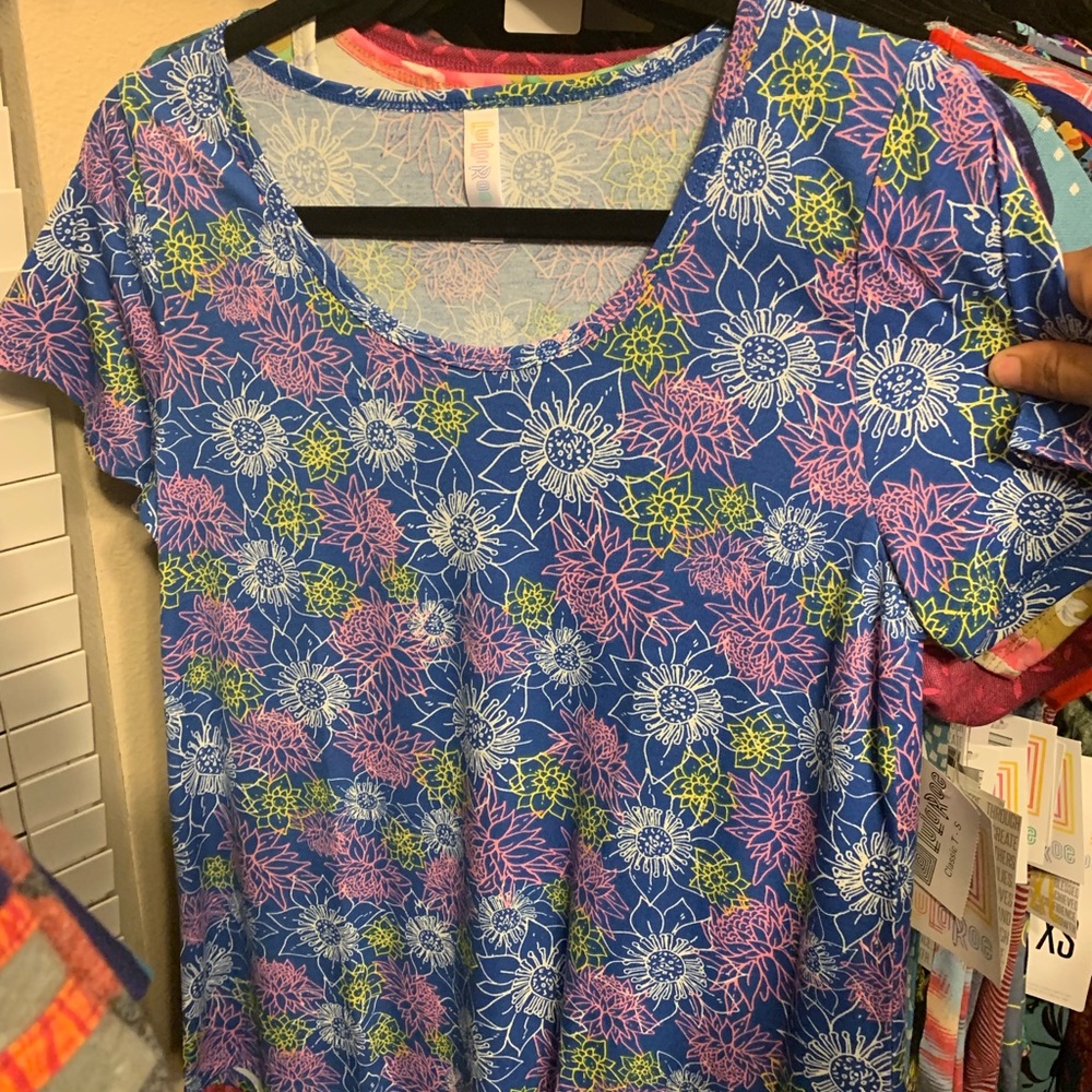 Lularoe small tee